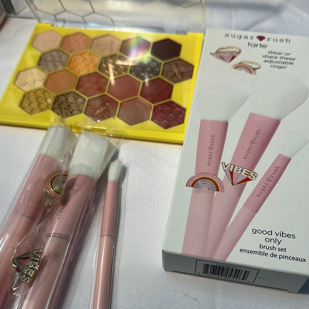 Tarte Gold and Pink Eyeshadow Palette Vibrant Colors - Picture 5 of 5